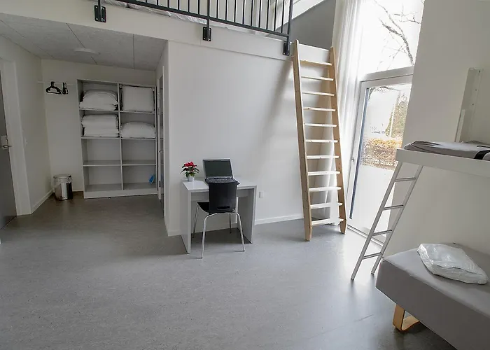 Hostel Bronderslev אכסניה *
